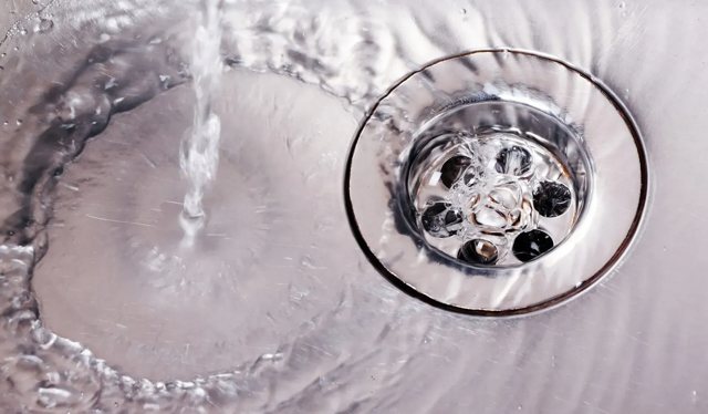 Water clearing through a drain, the goal of a working system